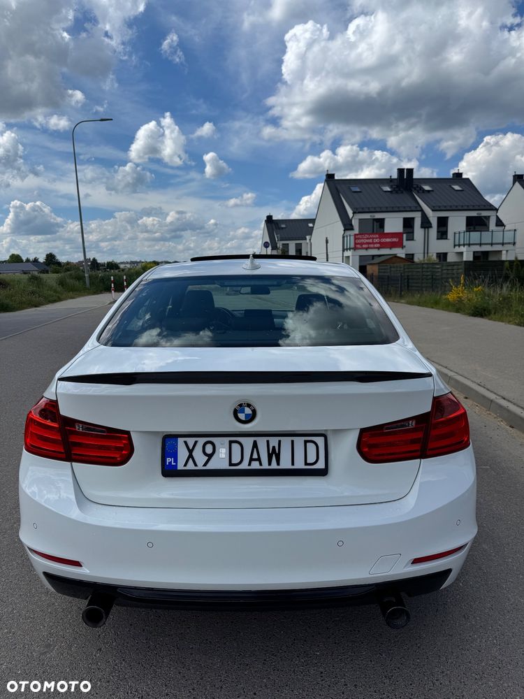 BMW Seria 3 320d DPF Edition Sport - 17