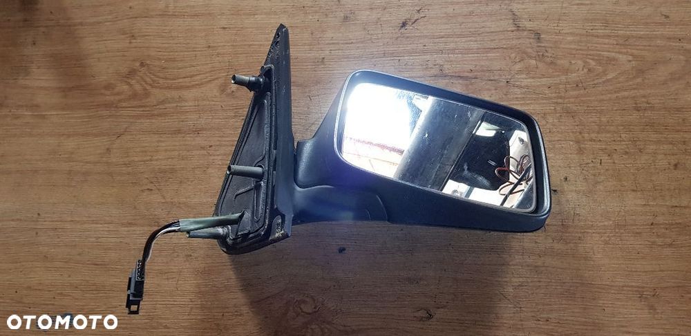 VW GOLF III LUSTERKO PRAWE ELEKTRYCZNE - 1