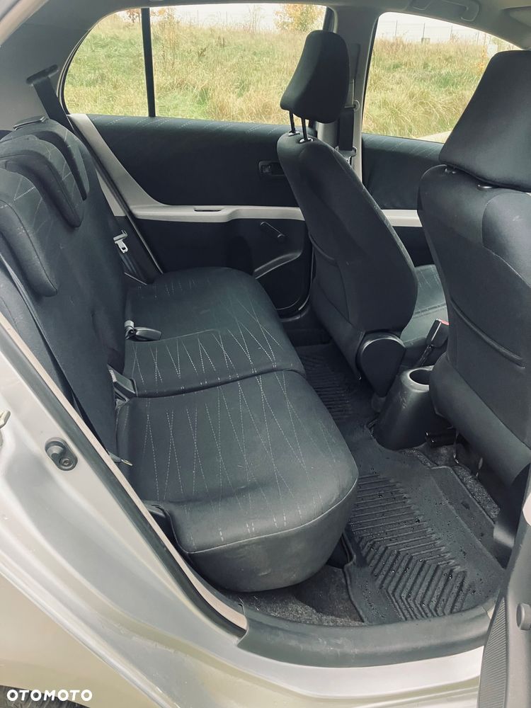 Toyota Yaris - 12