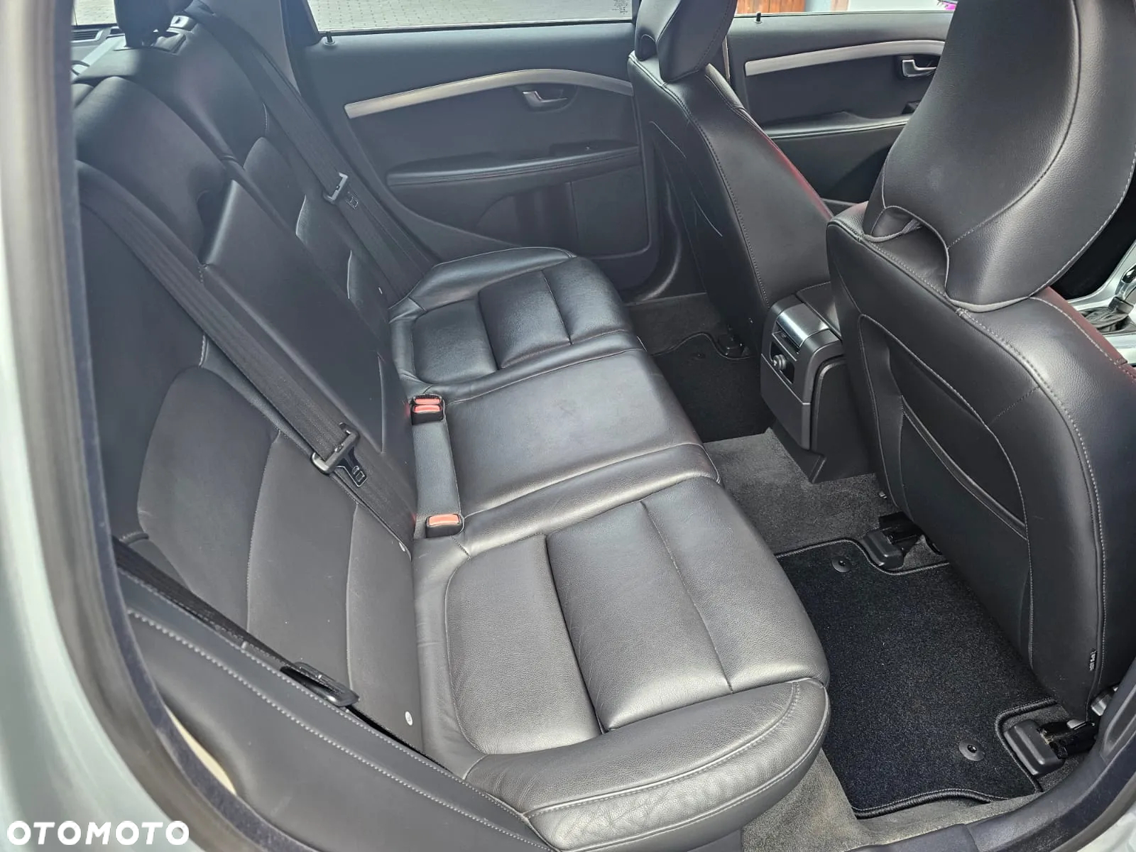 Volvo V70 D2 Geartronic Powershift Momentum - 22
