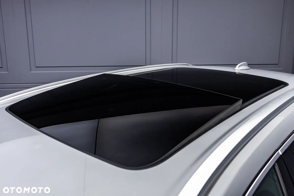 Volvo XC 60 T6 Plug-In Hybrid AWD Plus Bright - 31