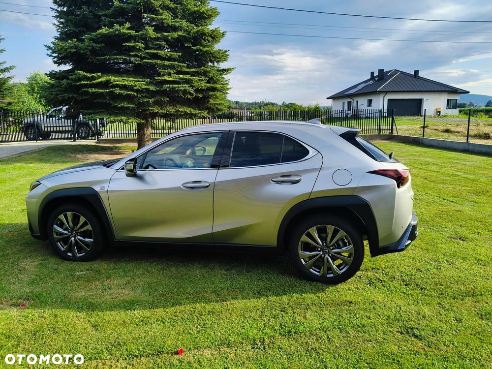 Lexus UX - 10