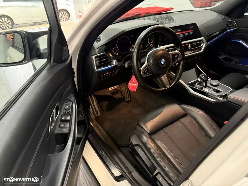BMW 320 d Touring Pack Desportivo M Pro Auto - 11