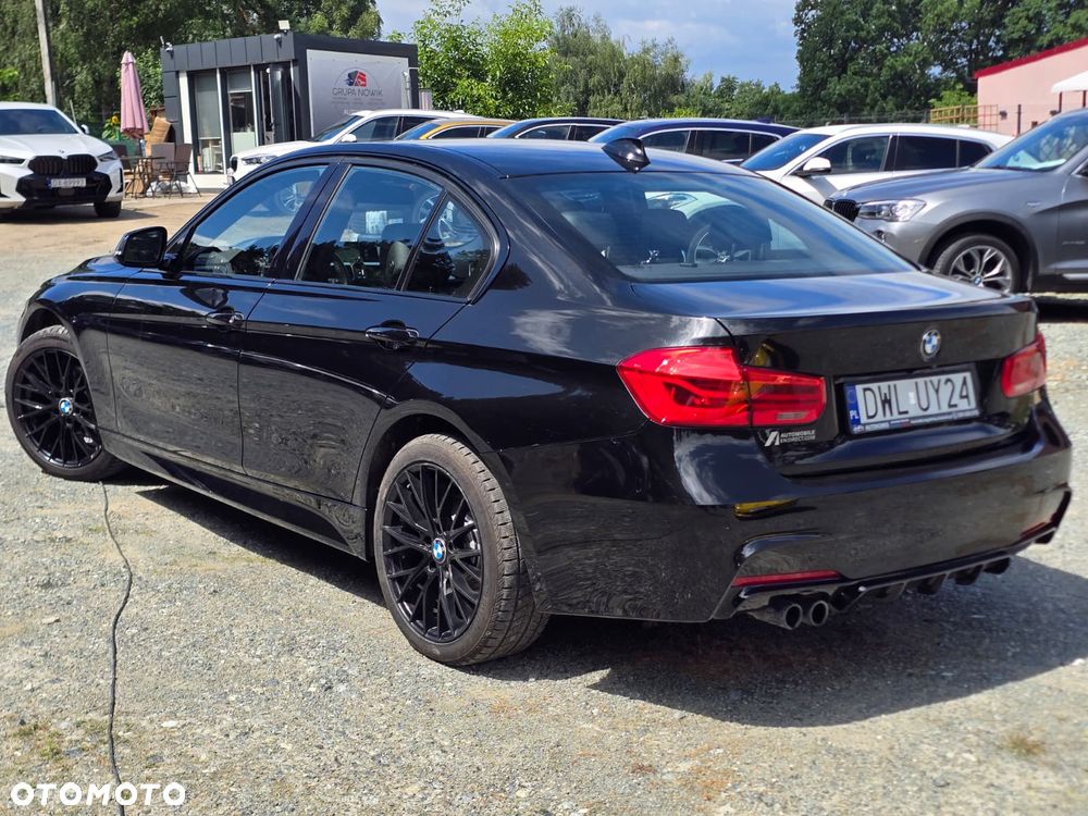 BMW Seria 3 328i xDrive Sport Line - 25