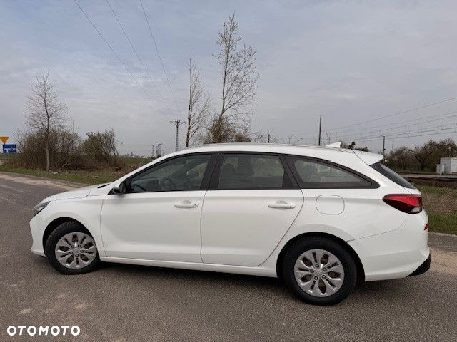 Hyundai i30 1.6 D Classic + - 4