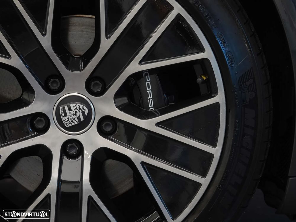 Porsche Taycan 4S - 16