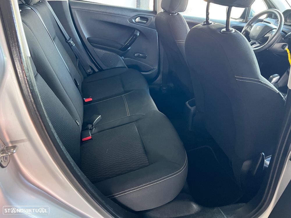 Peugeot 208 1.2 PureTech Active - 10
