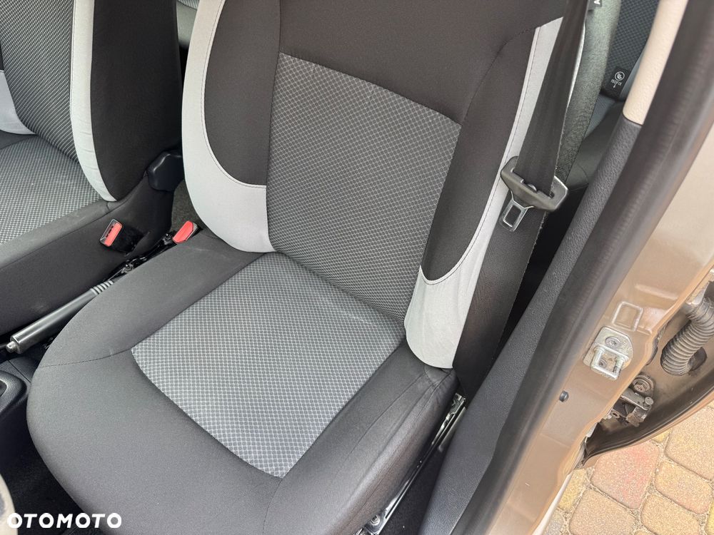 Dacia Sandero 1.2 16V - 22