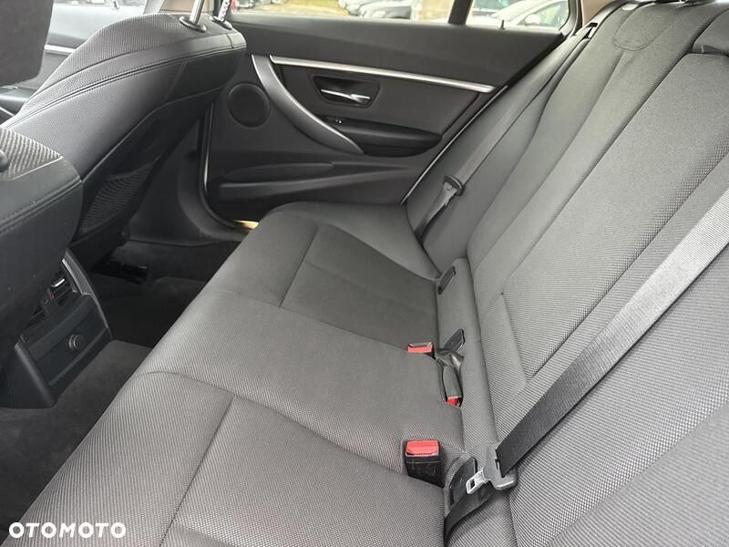 BMW Seria 3 318i GPF - 21