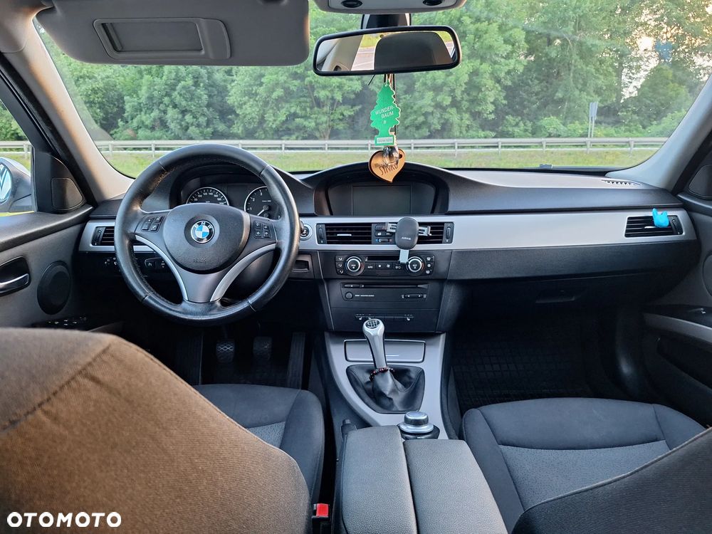 BMW Seria 3 320i - 10