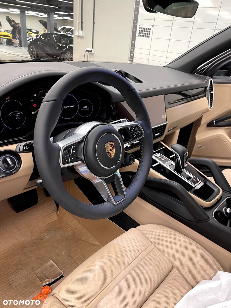 Porsche Cayenne - 1