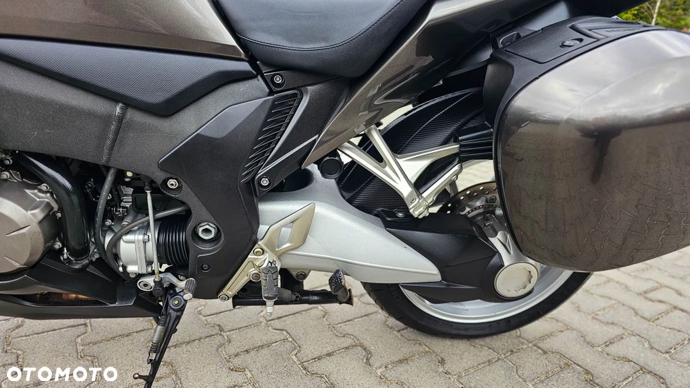 Honda VFR - 10