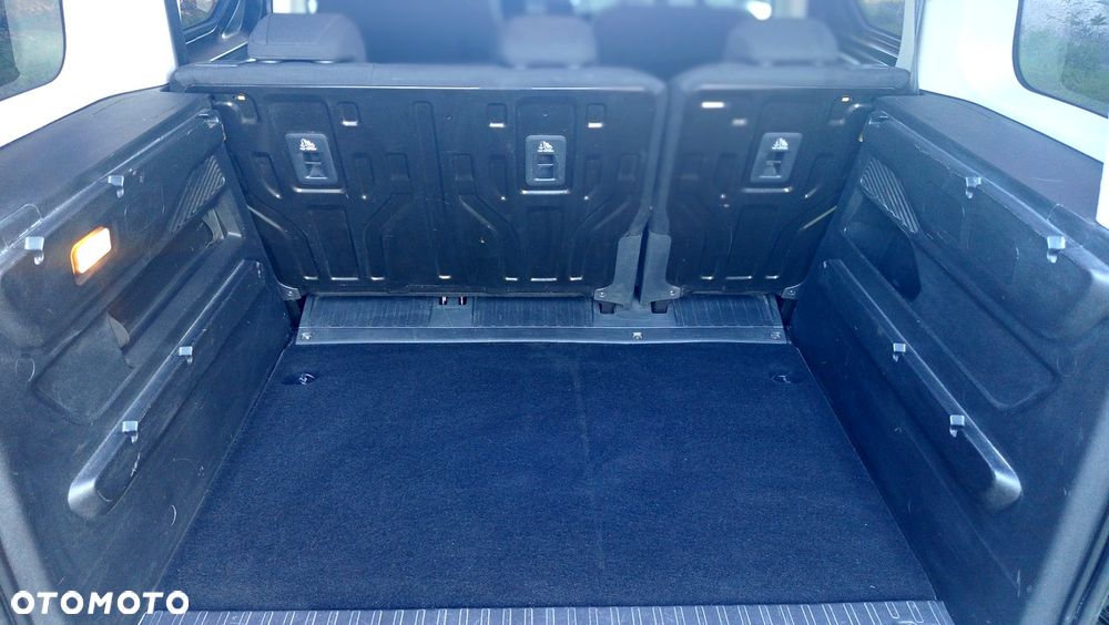 Opel Combo XL 1.2 Turbo Essentia S&S - 9