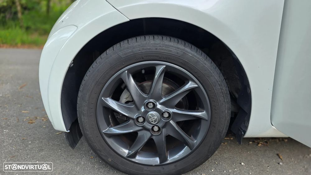 Toyota iQ 1.4 D-4D + - 22