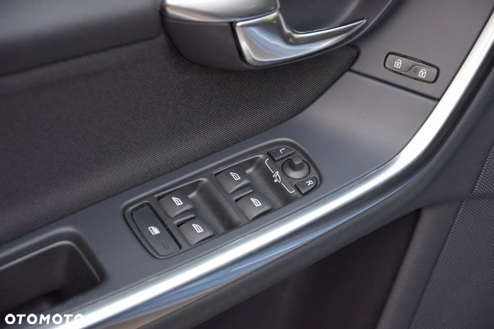 Volvo V60 D4 Momentum - 16