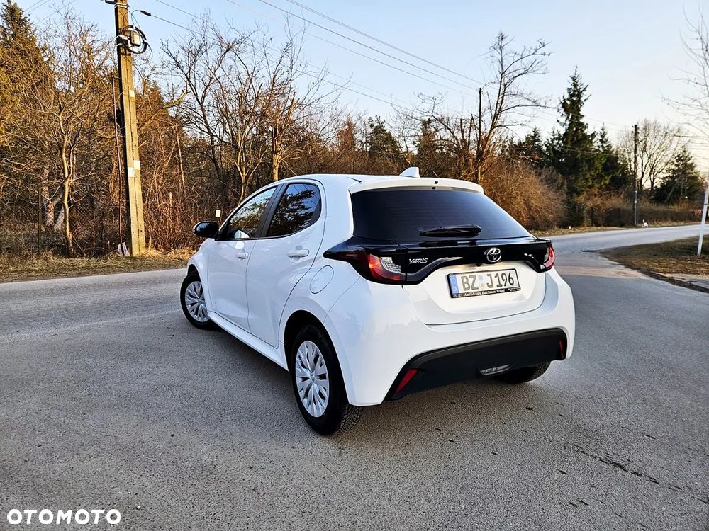 Toyota Yaris 1.5 VVT-i Team Deutschland - 14