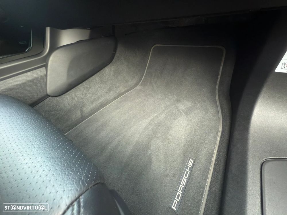 Porsche Taycan Cross Turismo 4 - 36