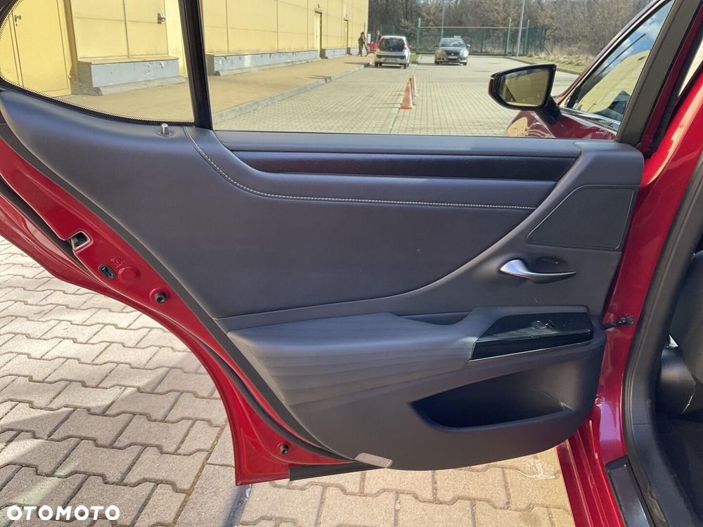 Lexus ES 300h Prestige - 15