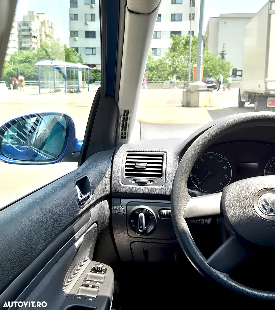 Volkswagen Golf - 10
