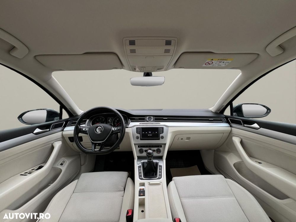 Volkswagen Passat 1.6 TDI Trendline - 18