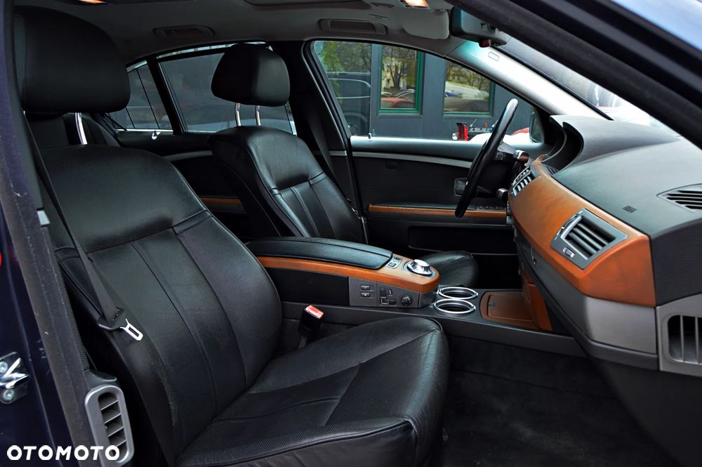 BMW Seria 7 745i - 10
