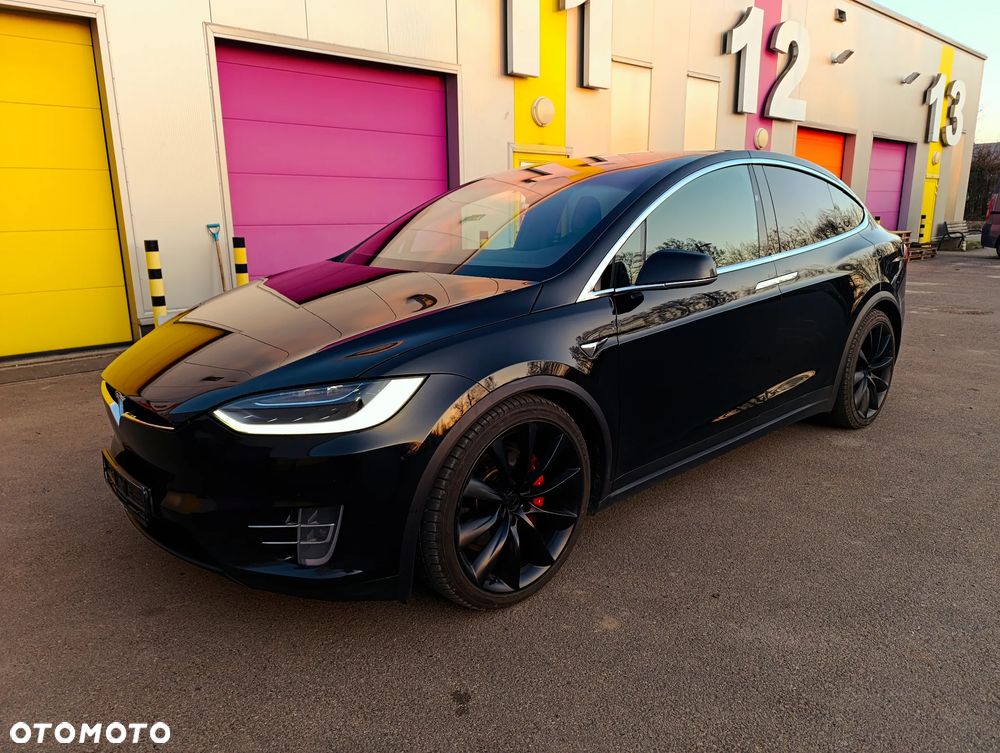 Tesla Model X - 13