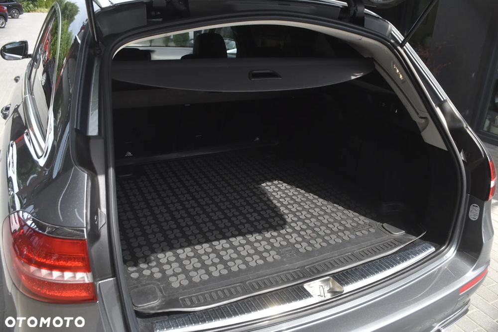 Mercedes-Benz Klasa E 220 d 9G-TRONIC Exclusive - 18