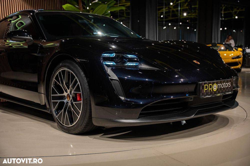 Porsche Taycan 4S - 8