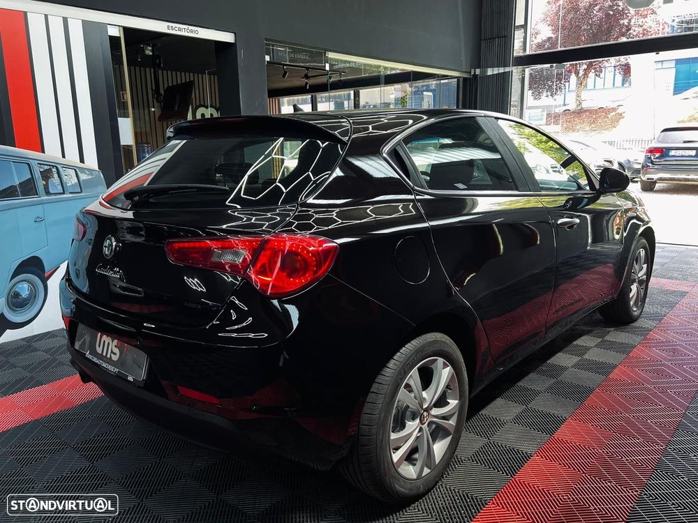 Alfa Romeo Giulietta 1.6 JTDM Distinctive - 9