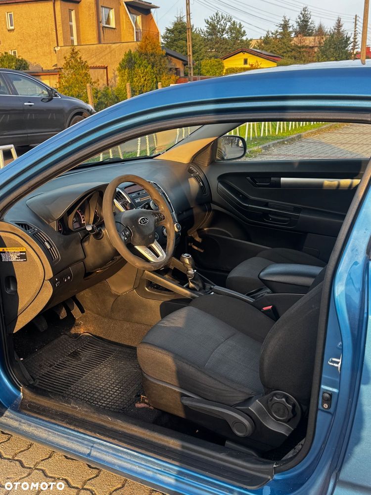 Kia Ceed - 10