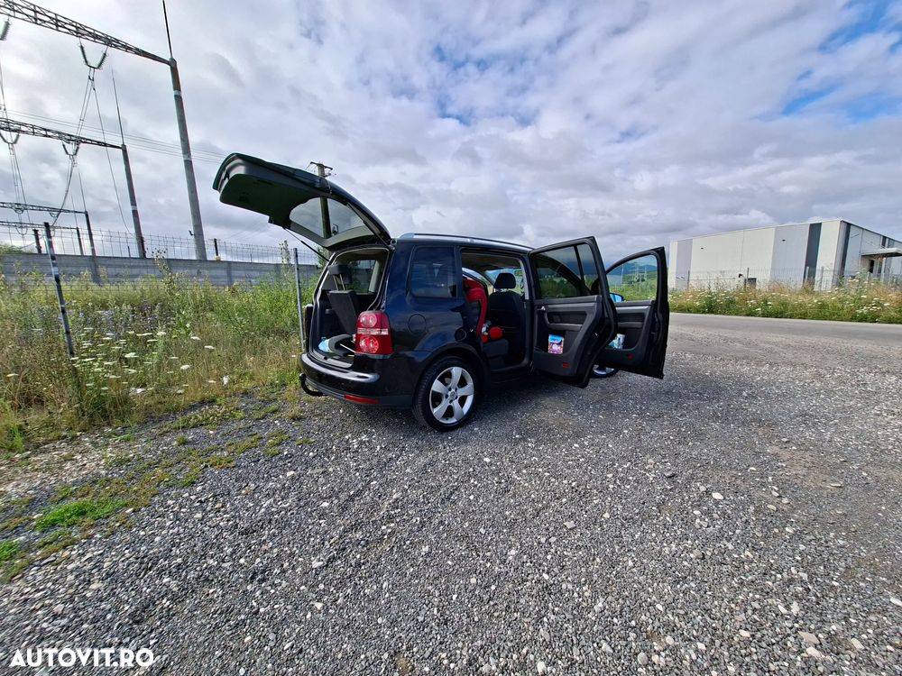 Volkswagen Touran 2.0 TDI DPF DSG Highline - 40