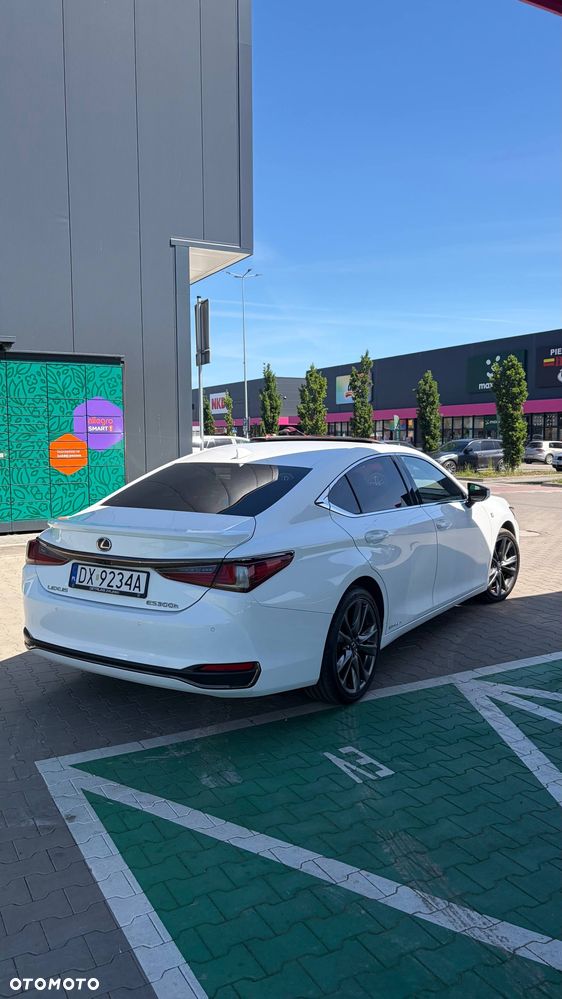 Lexus ES 300h F Sport Edition - 6