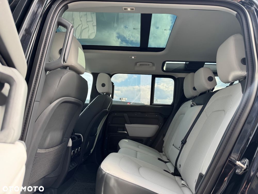 Land Rover Defender 110 D200 X-Dynamic SE - 10