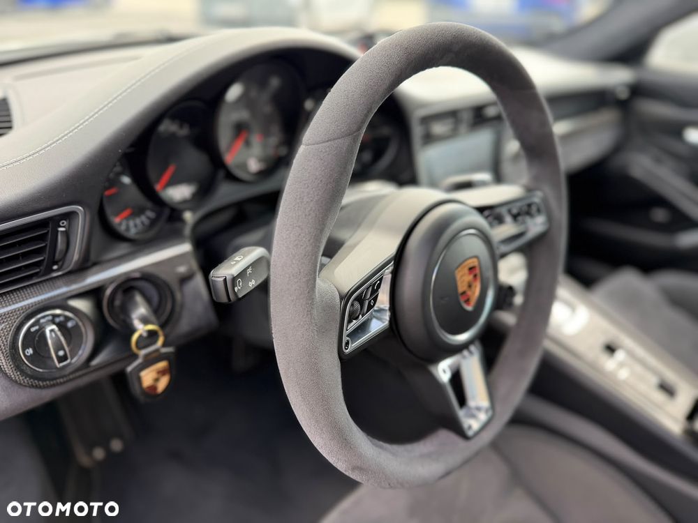 Porsche 911 Carrera GTS PDK - 12