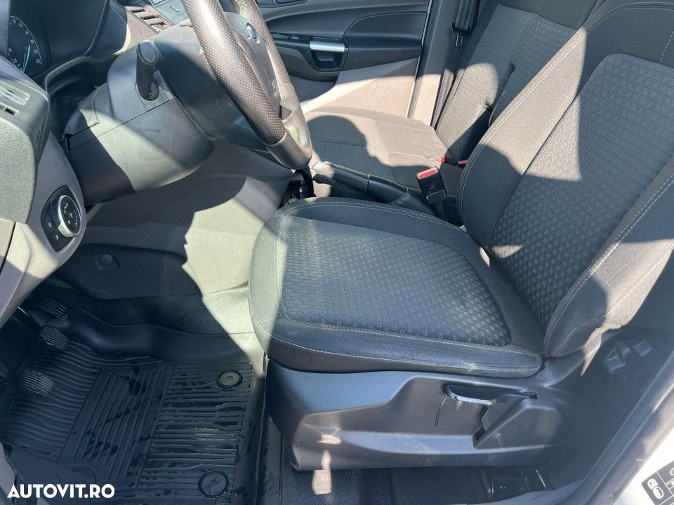 Ford Transit Connect - 9