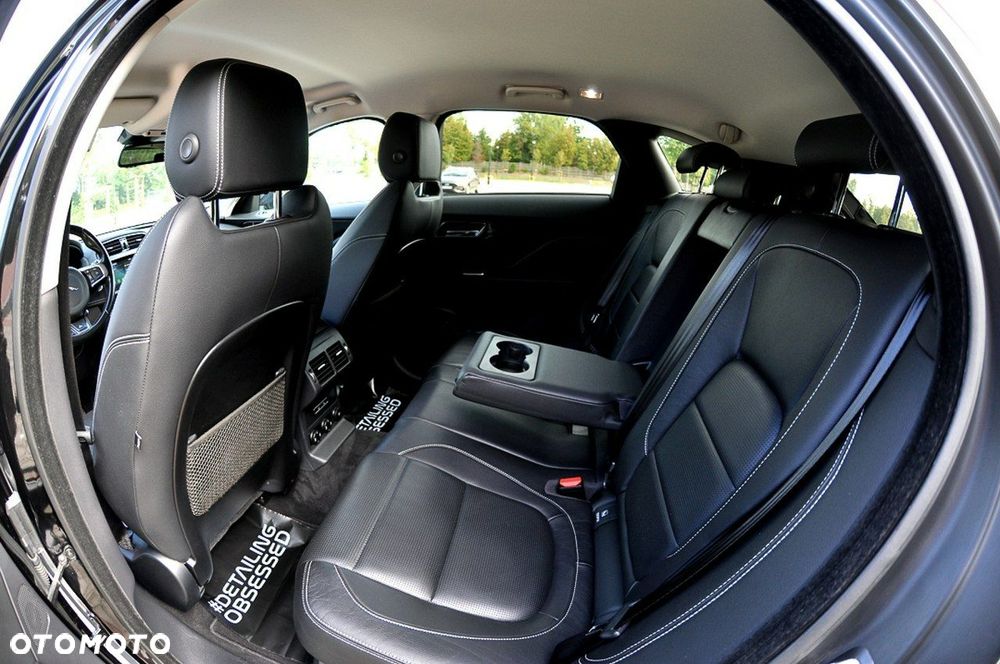 Jaguar F-Pace 2.0 i4D AWD R-Sport - 9