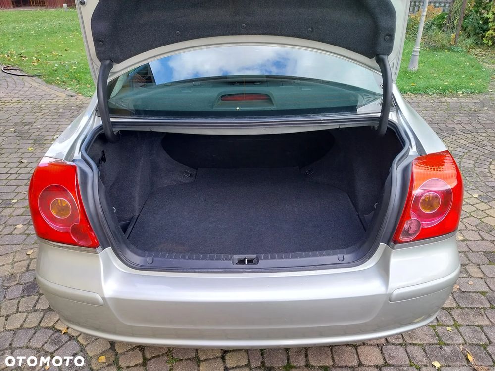Toyota Avensis 1.6 VVT-i Luna - 8