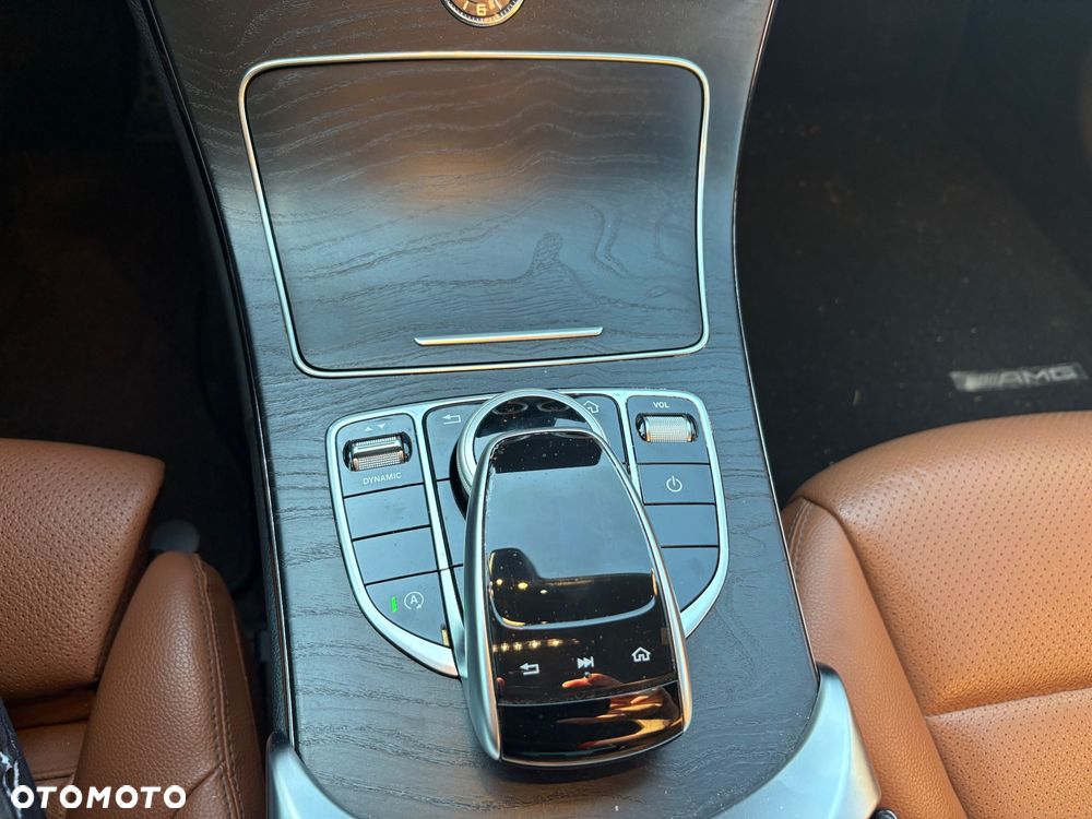 Mercedes-Benz Klasa C 300 9G-TRONIC AMG Line - 16