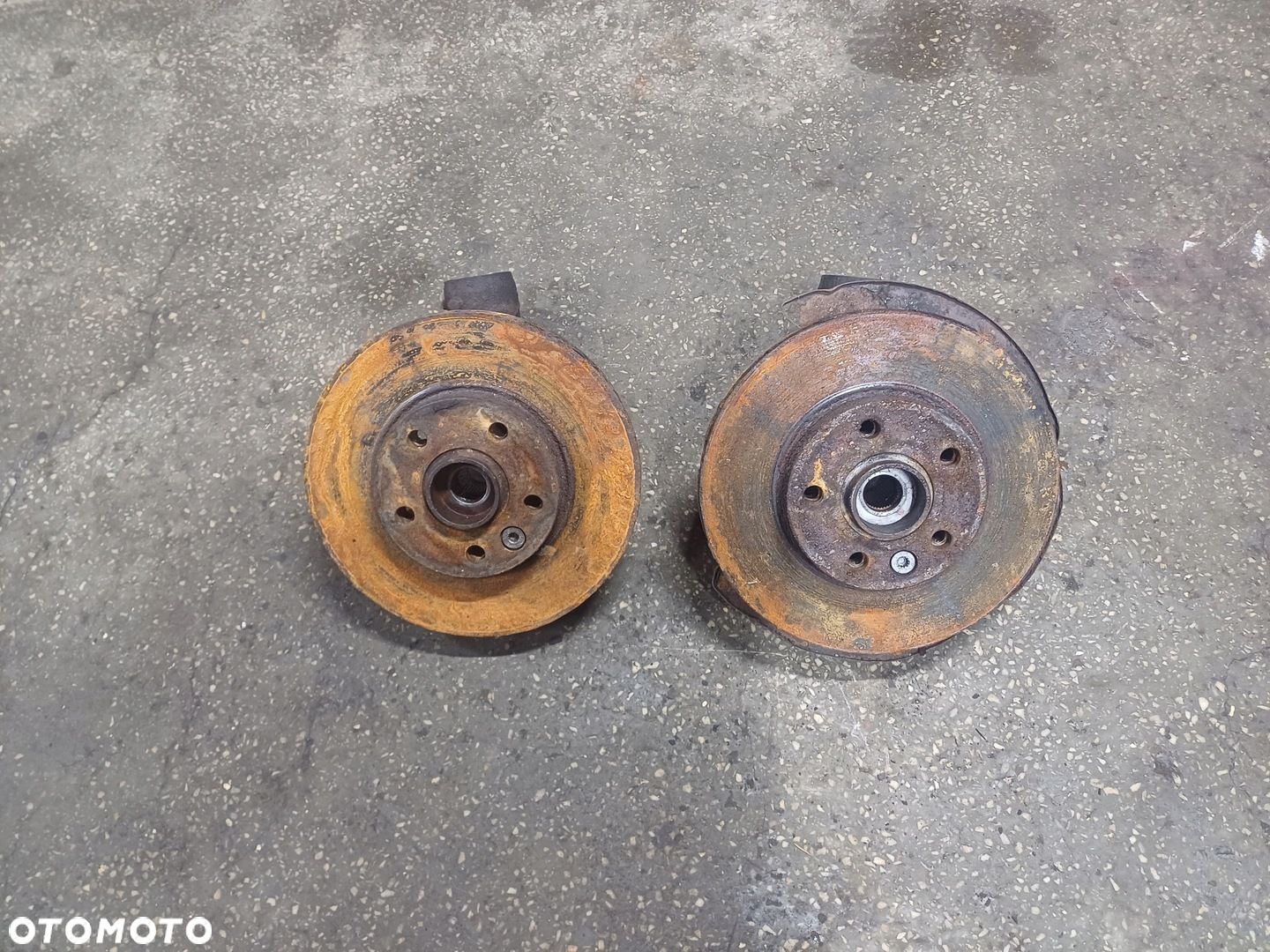 zwrotnica piasta prawy lewy przod VW T5 1.9TDI TRANSPORTER CARAVELLE - 1