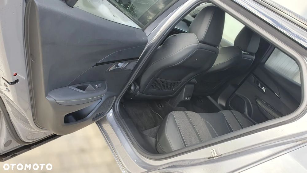 Peugeot 2008 PureTech 130 EAT8 GT - 12