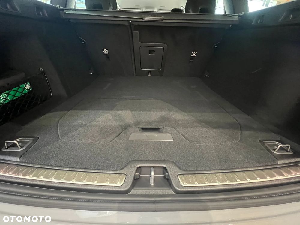 Volvo V60 B4 B DKG Plus Dark - 27