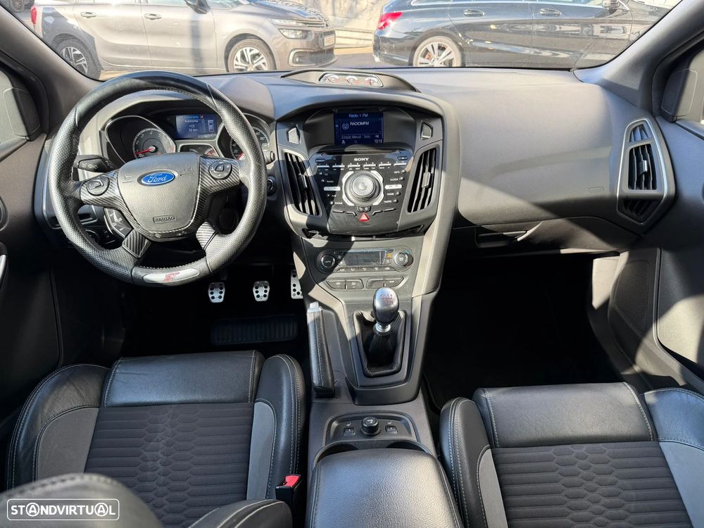 Ford Focus 2.0 EcoBoost ST - 9