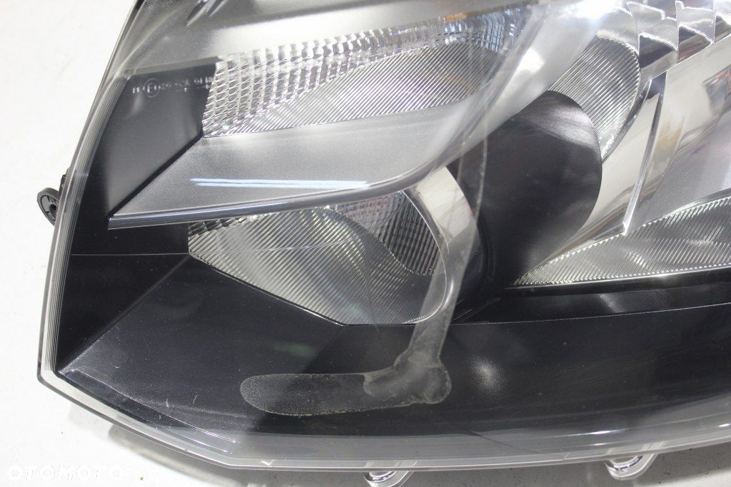 VW T5 Lift 7E1 Lampa Przód Przednia Lewa Brudna w Środku - 3