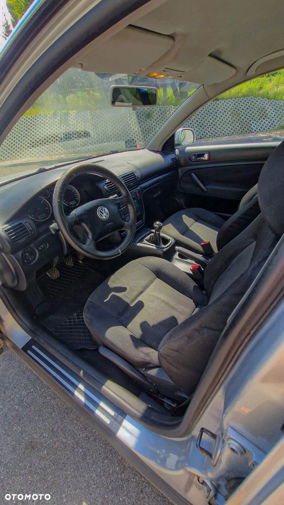 Volkswagen Passat 1.9 TDI Comfortline - 11