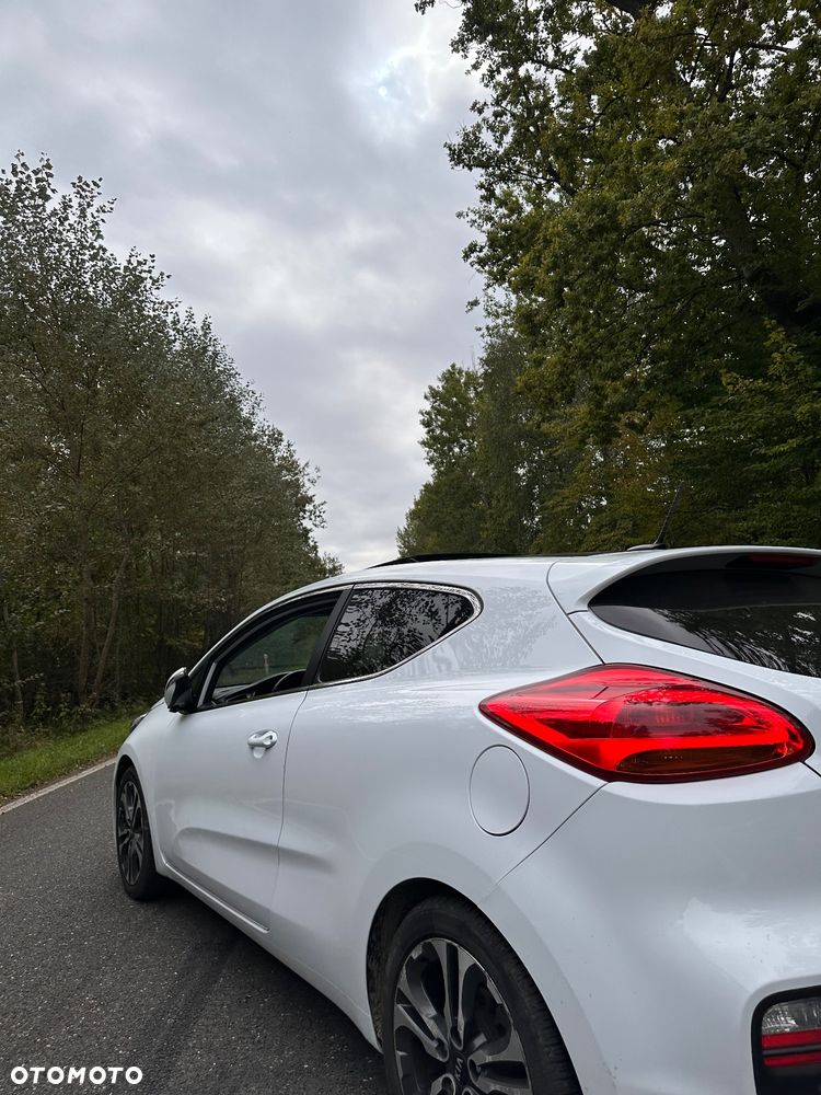 Kia Ceed - 33