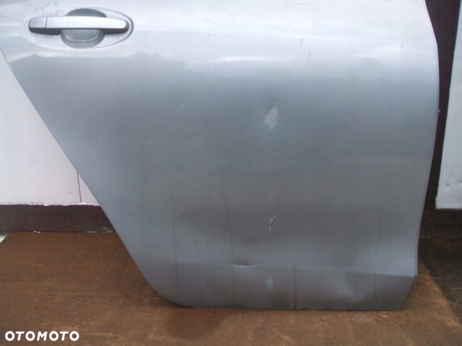 TOYOTA YARIS II DRZWI prawe przód przednie - 4