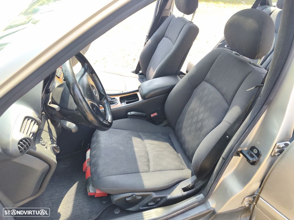 Mercedes-Benz C 220 — fotografia 10