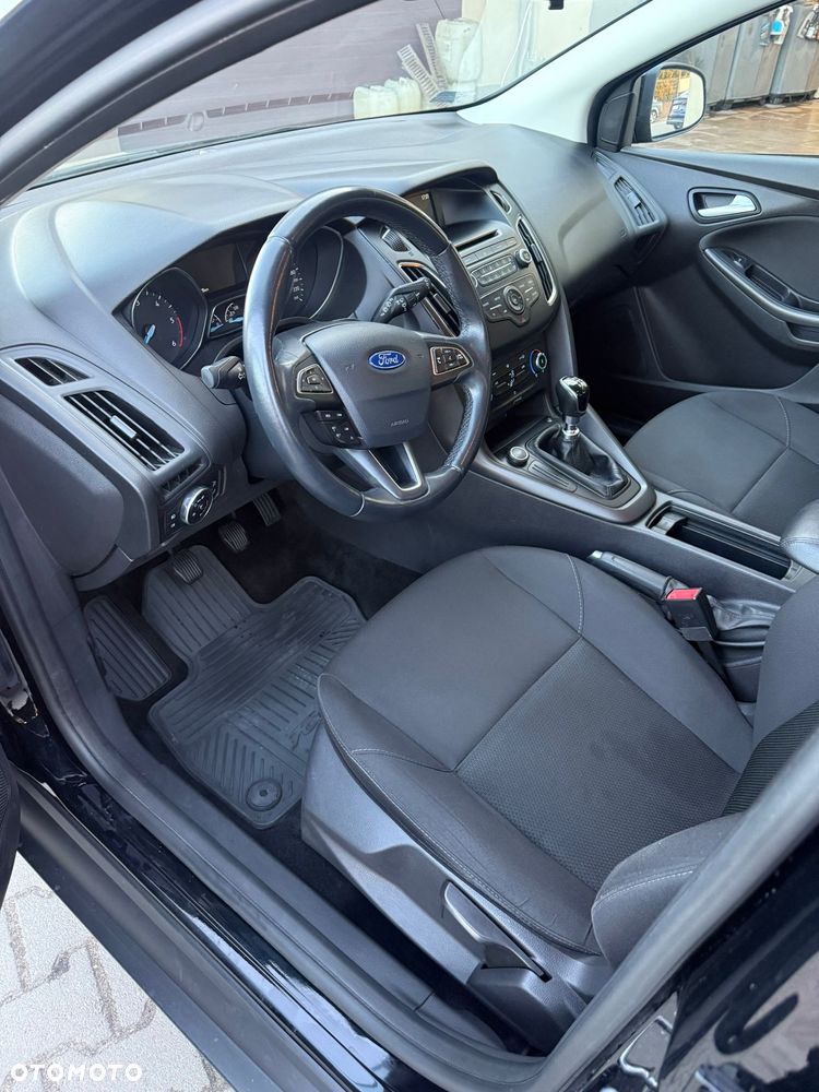 Ford Focus 1.5 TDCi SYNC Edition - 17