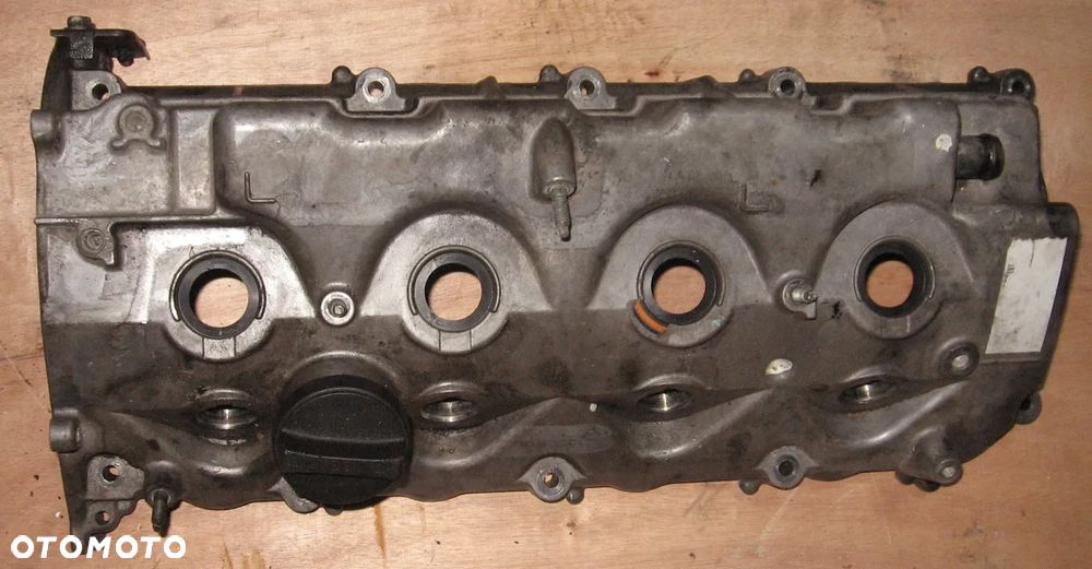 pokrywa zaworów AVENSIS T25 RAV-4 COROLLA 2.0 D4D TOYOTA - 1