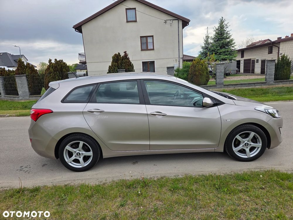 Hyundai i30 blue 1.6 CRDi Trend - 13